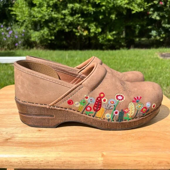 Dansko Floral Embroidered Leather Clogs Size 40 / US 10 - Picture 3 of 6